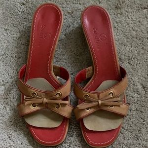 Coke Hasn’t kitten heel sandals